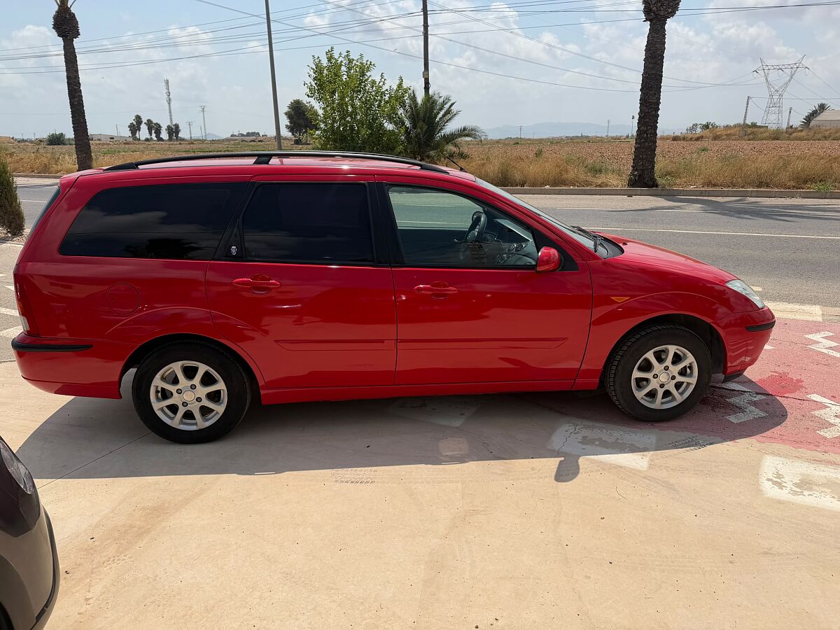 FORD FOCUS GHIA ESTATE 1.6 PETROL SPANISH LHD IN SPAIN 101000 MILES SUPERB 2003